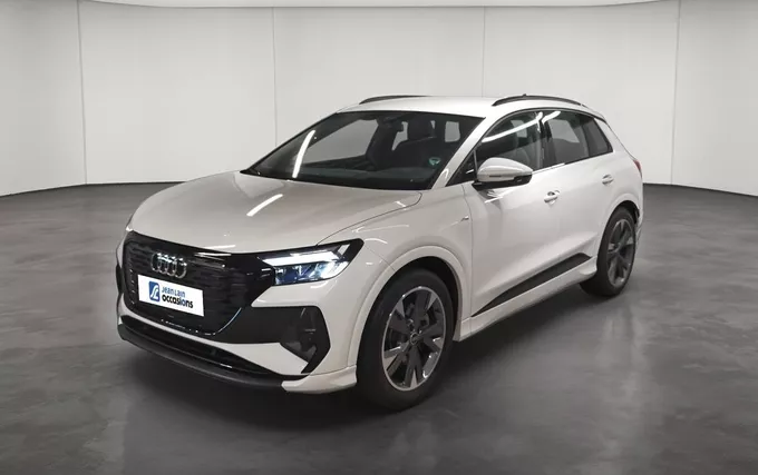 AUDI Q4 E-TRON 45 285 ch 82 kWh quattro S line extérieur trois quart avant gauche 2132012