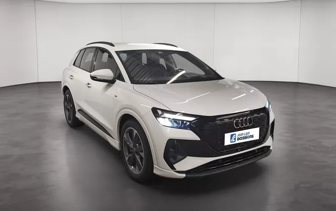 AUDI Q4 E-TRON 45 285 ch 82 kWh quattro S line extérieur trois quart avant droit 2132012