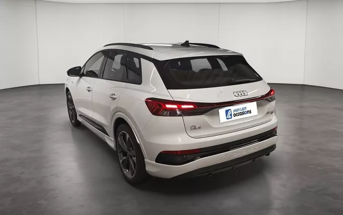 AUDI Q4 E-TRON 45 285 ch 82 kWh quattro S line extérieur trois quart arrière gauche 2132012