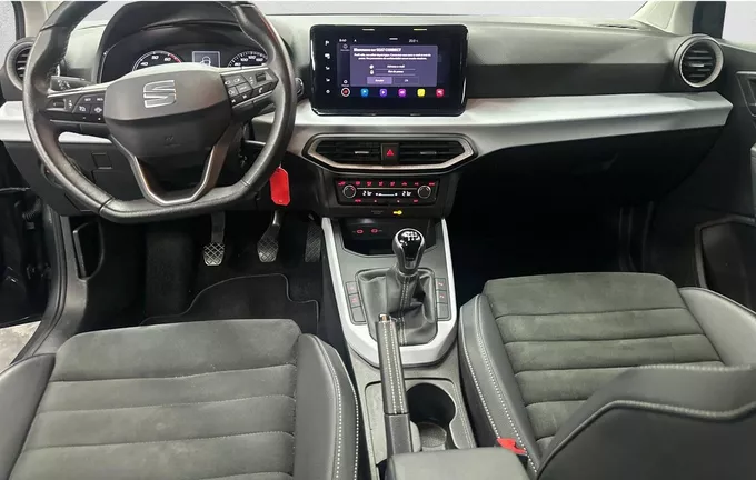 SEAT ARONA 1.0 TSI 95 ch Start/Stop BVM5 Urban extérieur trois quart avant droit 2129951