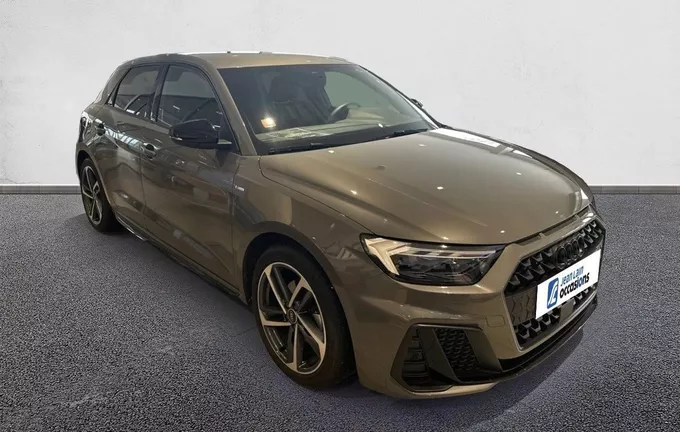 AUDI A1 Sportback 30 TFSI 116 ch S tronic 7 S Line Plus extérieur trois quart avant droit 2126013