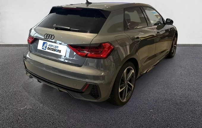 AUDI A1 Sportback 30 TFSI 116 ch S tronic 7 S Line Plus extérieur trois quart arrière droit 2126013