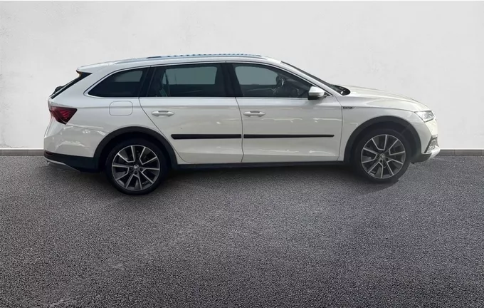 SKODA OCTAVIA Combi 2.0 TDI 200 ch DSG7 4x4 Scout extérieur côté droit 2133041