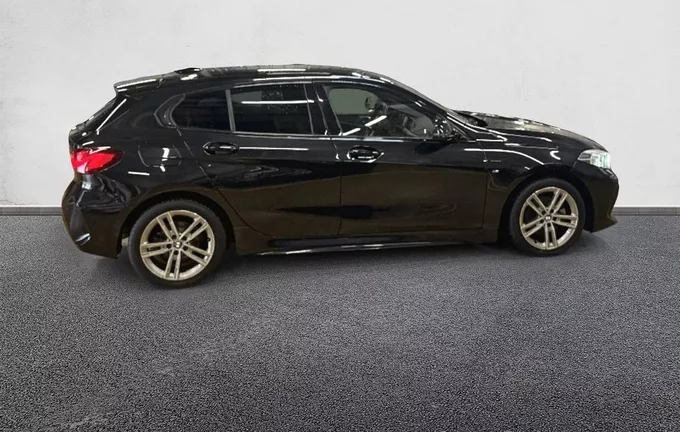 BMW SERIE 1 118i 136 ch M Sport extérieur côté droit 213451