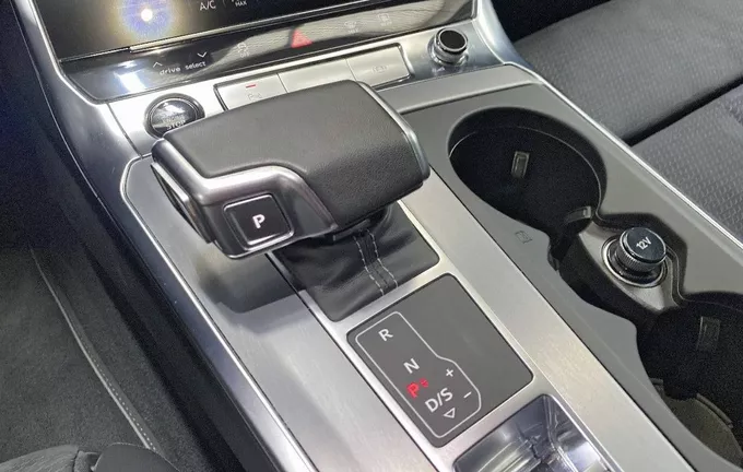 AUDI A6 Avant 55 TFSIe 367 ch S tronic 7 Quattro Competition photo 13 2125235