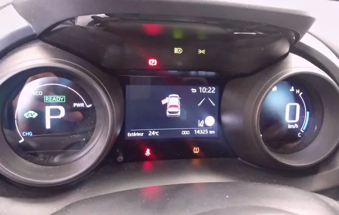 TOYOTA YARIS Hybride 116h Design photo 10 945756