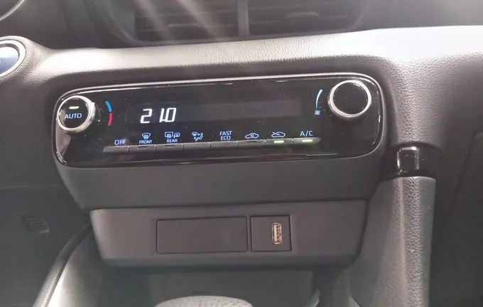 TOYOTA YARIS Hybride 116h Design photo 18 945756