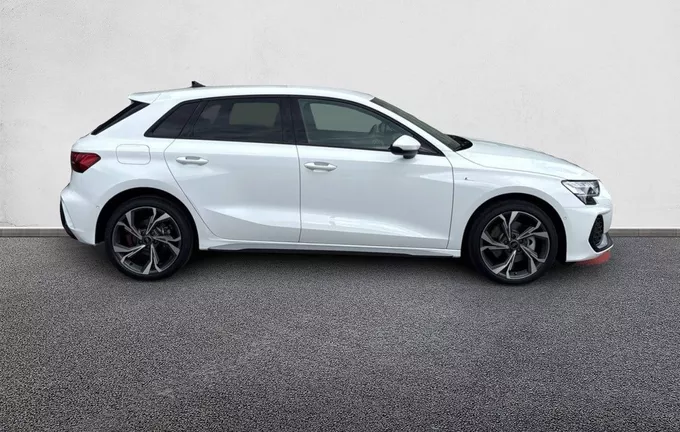AUDI A3 Sportback TFSI e Hybride rechargeable 204 S tronic 6 S line extérieur côté droit 5657