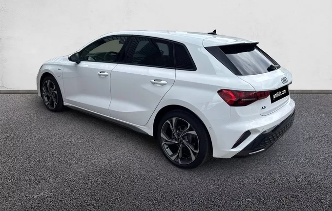 AUDI A3 Sportback TFSI e Hybride rechargeable 204 S tronic 6 S line extérieur trois quart arrière gauche 5657