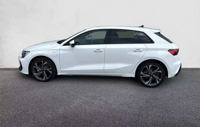 AUDI A3 Sportback TFSI e Hybride rechargeable 204 S tronic 6 S line extérieur côté gauche 5657