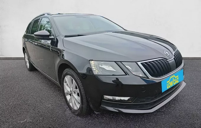 SKODA OCTAVIA Combi 2.0 TDI 150 ch SCR FAP DSG7 Business extérieur trois quart avant droit 213274