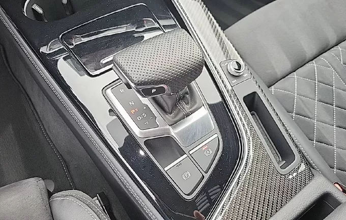 AUDI A4 35 TFSI 150 S tronic 7 Competition photo 13 2121324
