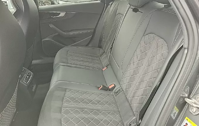 AUDI A4 35 TFSI 150 S tronic 7 Competition photo 17 2121324