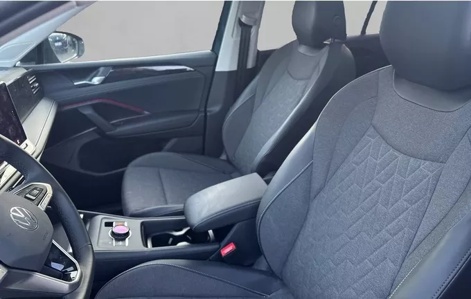 VOLKSWAGEN TIGUAN 1.5 eTSI 131ch DSG7 VW Edition extérieur trois quart arrière droit 2124019