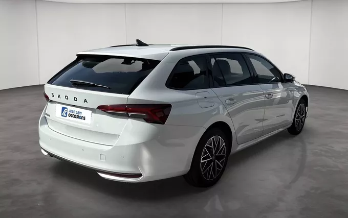 SKODA OCTAVIA Combi 1.5 TSI Hybrid 150 ch ACT DSG7 Selection extérieur trois quart arrière droit 2131908