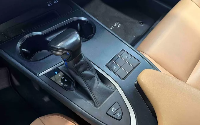 LEXUS UX 250h 2WD F SPORT Design photo 13 1104027