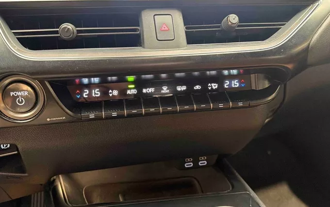 LEXUS UX 250h 2WD F SPORT Design photo 14 1104027