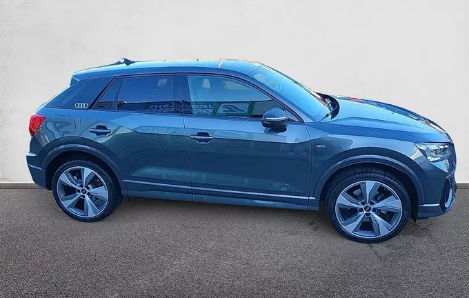 AUDI Q2 35 TDI 150 S tronic 7 Black Edition extérieur côté droit 2124700