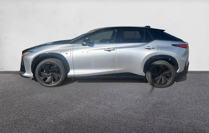 LEXUS RZ 550e F SPORT extérieur côté gauche 180637