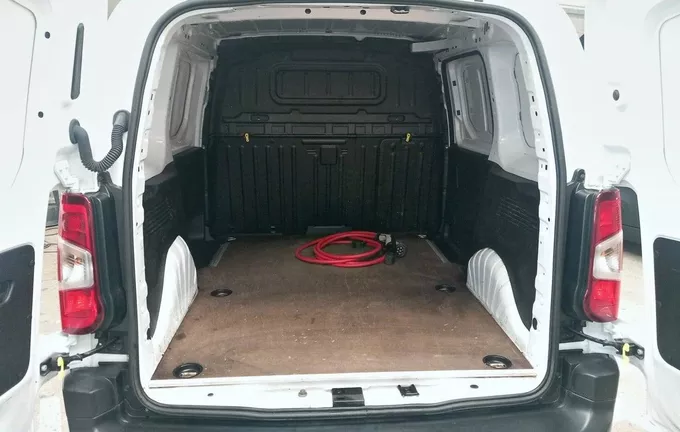 PEUGEOT PARTNER FOURGON ELECTRIQUE E-PARTNER FOURGON M 800 KG 136 CH BATTERIE 50 KWH extérieur arrière 945470