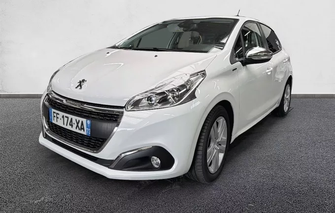 PEUGEOT 208 PureTech 82ch S&S BVM5 Signature extérieur trois quart avant gauche 213616