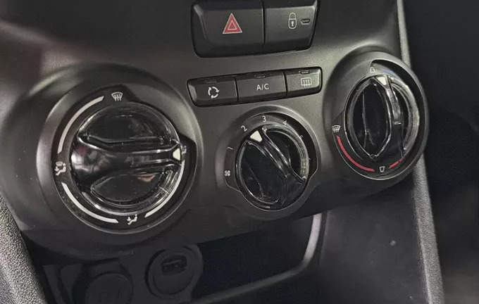 PEUGEOT 208 PureTech 82ch S&S BVM5 Signature photo 14 213616