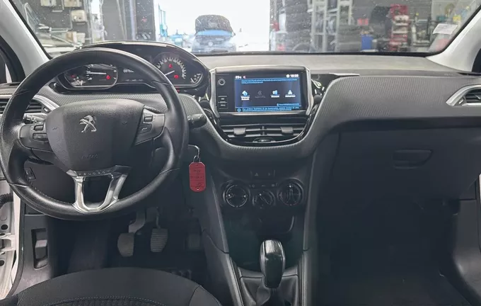 PEUGEOT 208 PureTech 82ch S&S BVM5 Signature photo 18 213616