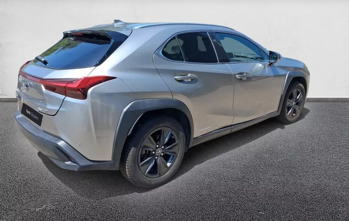 LEXUS UX 250h 4WD Luxe extérieur trois quart arrière droit 1103675