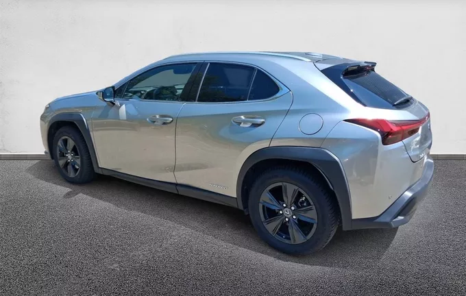 LEXUS UX 250h 4WD Luxe extérieur trois quart arrière gauche 1103675