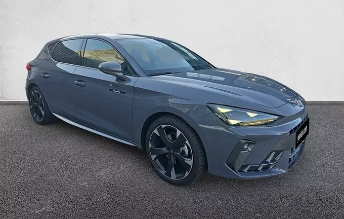 CUPRA LEON 1.5 eTSI Hybrid 150 ch DSG7 V extérieur trois quart avant droit 1680