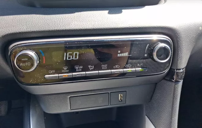 TOYOTA YARIS Hybride 116h Dynamic photo 14 1103697