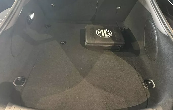 MG IM5 4WD photo 10 9573