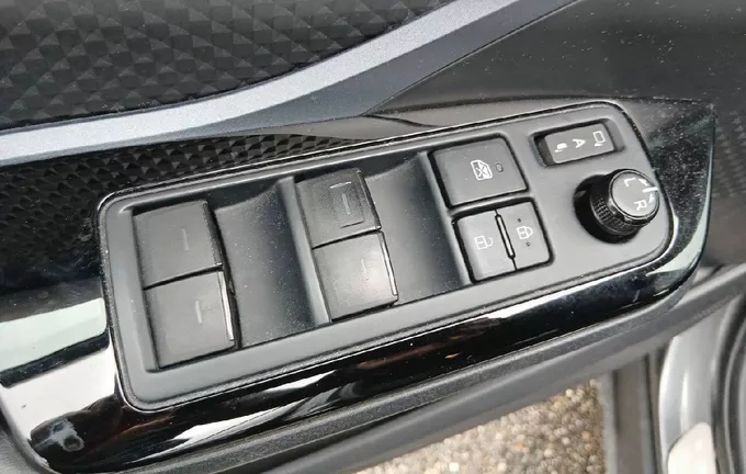 TOYOTA C-HR Hybride 1.8L Edition photo 19 1103023