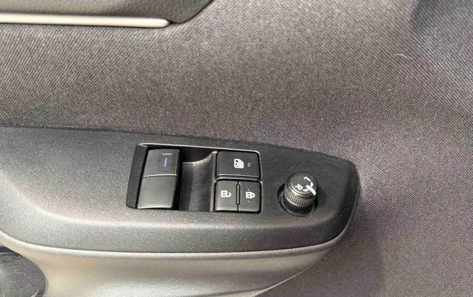 TOYOTA YARIS 70 VVT-i Dynamic Business photo 20 1103933