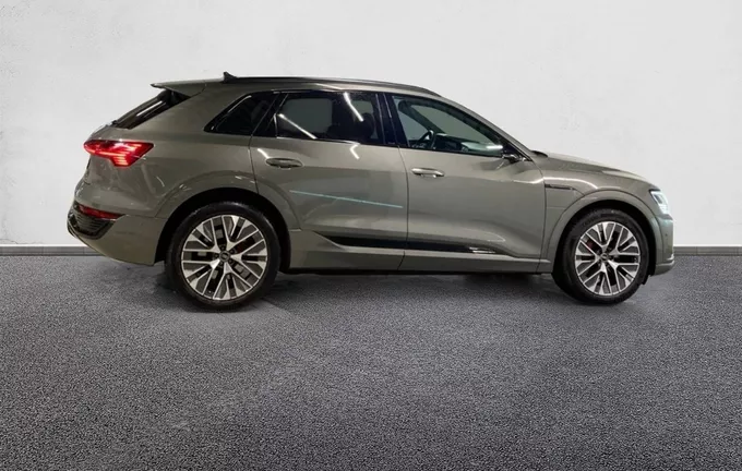AUDI Q8 E-TRON 55 408 ch 114 kWh Quattro S line extérieur côté droit 2123942