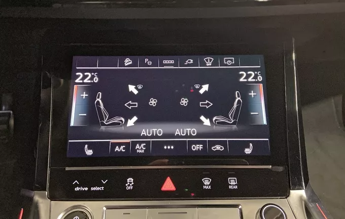 AUDI Q8 E-TRON 55 408 ch 114 kWh Quattro S line photo 14 2123942