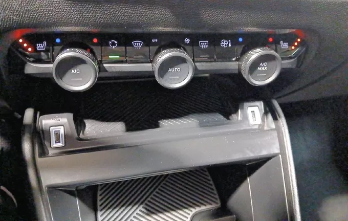 CITROEN C4 PureTech 130 S&S BVM6 Feel Pack photo 19 945469