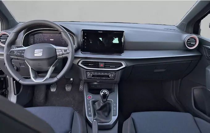 SEAT ARONA 1.0 TSI 95 ch Start/Stop BVM5 FR extérieur trois quart avant droit 3790