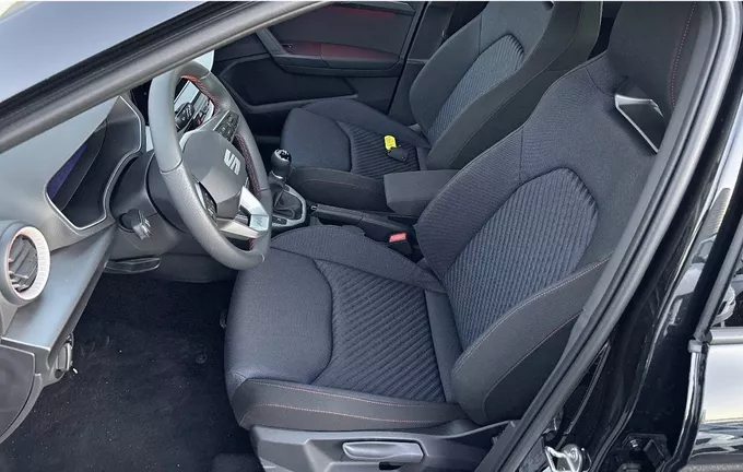 SEAT ARONA 1.0 TSI 95 ch Start/Stop BVM5 FR extérieur trois quart arrière droit 3790